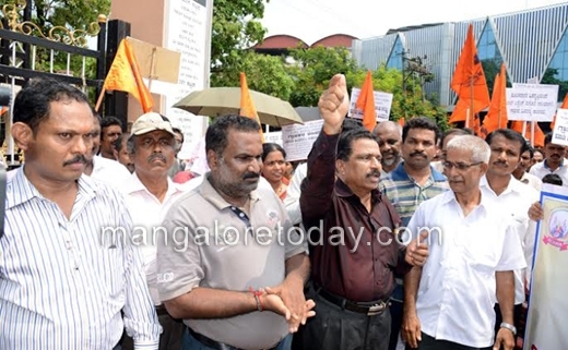 Agrigold members, agents take out protest 2